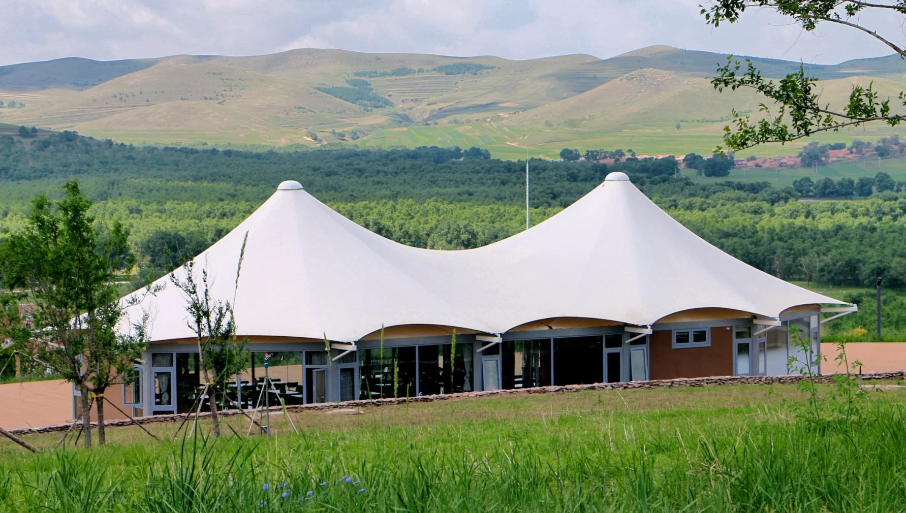 Hotel tent material disclosure: PVC coated cloth, Oxford cloth, polyester cloth advantages and disadvantages analysis