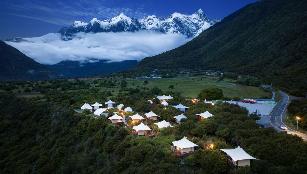 Insect and moisture protection strategies for hotel tents: How to create a comfortable environment for outdoor activities